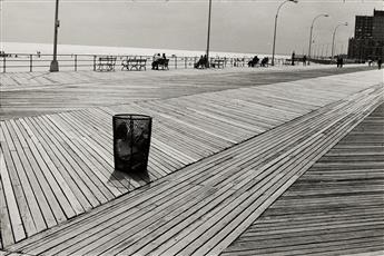 ELLIOTT ERWITT (1928-2023) A selection of 5 photographs depicting beach scenes. Circa 1970s.